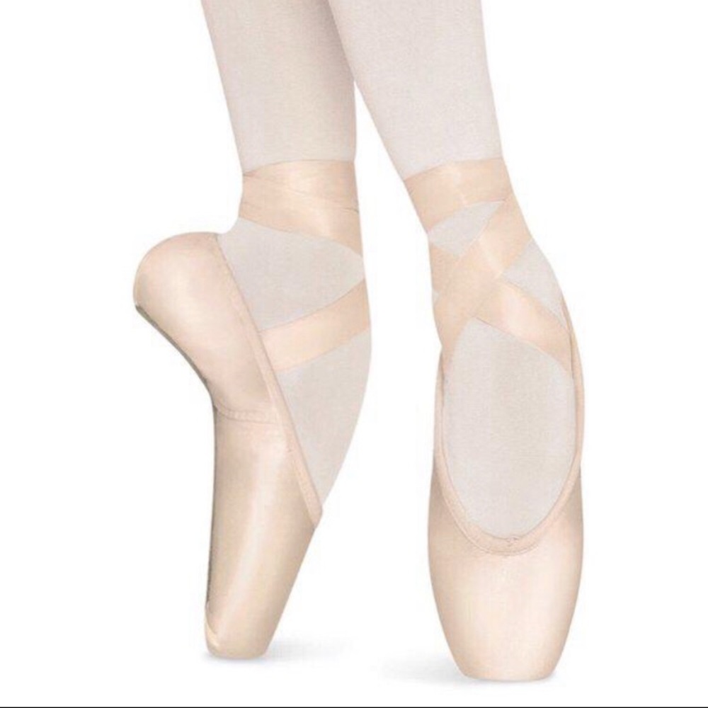 Pointe shoes - Bloch Signature Rehearsals 5.5C